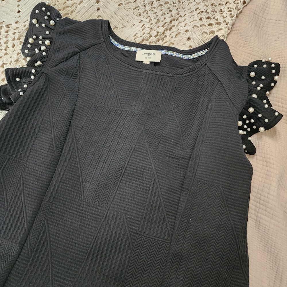 Umgee Black Top With Pearl Embellished Sleeves Suze Medium Classy‎